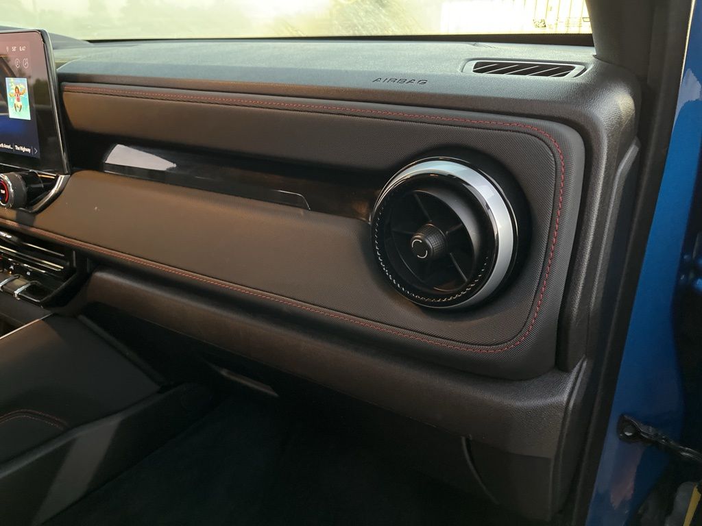 Thumbnail: 2023 Chevrolet Colorado - 28