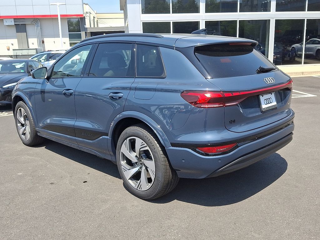 2025 Audi e-tron Premium 4
