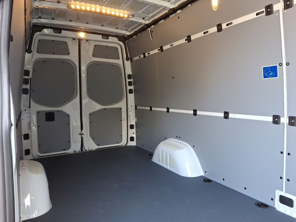2025 Mercedes-Benz Sprinter 2500 7