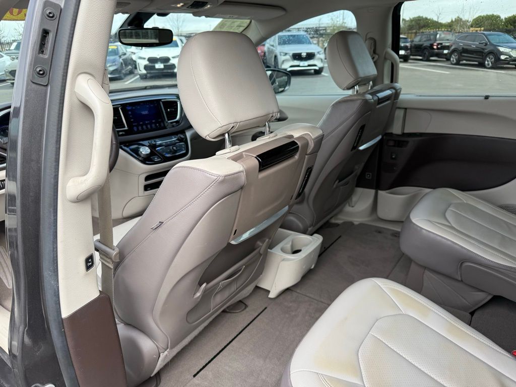 Thumbnail: 2017 Chrysler Pacifica - 24