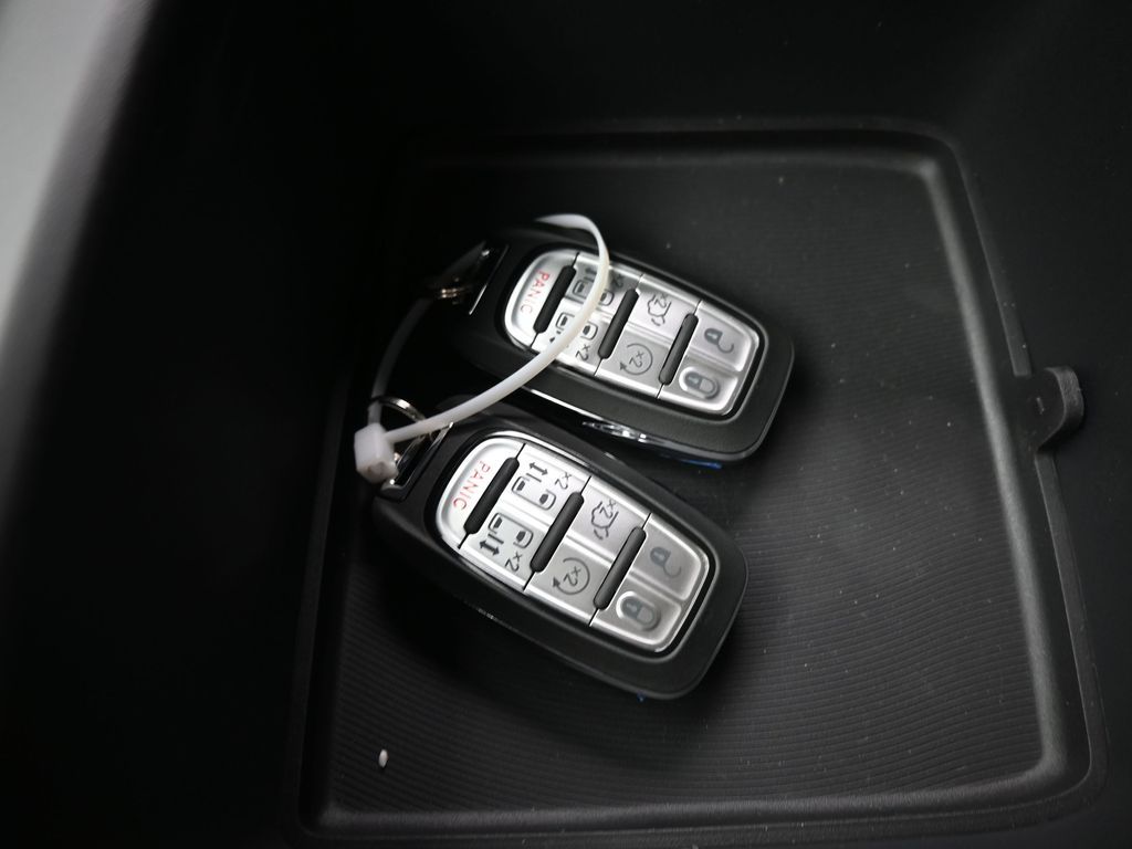 New 2026 Bright White Clearcoat Chrysler Select image 24