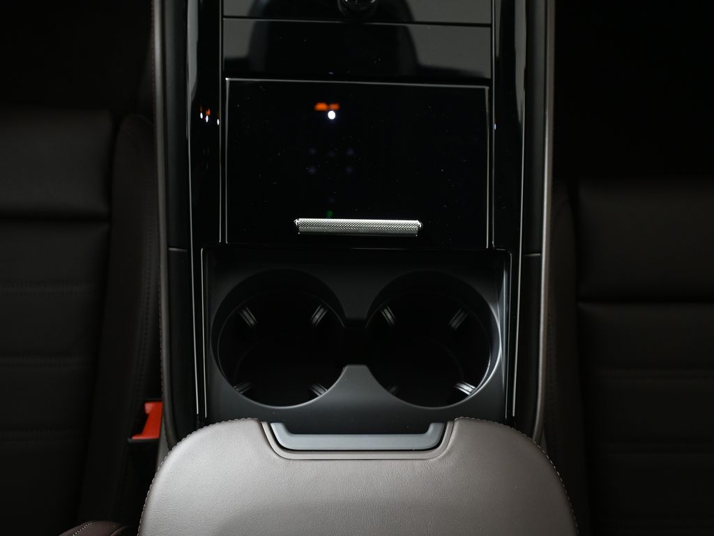 Thumbnail: 2026 Porsche Panamera - 26