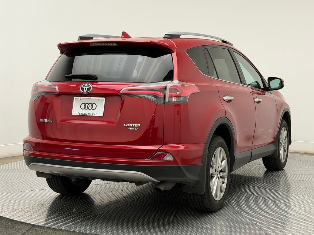Thumbnail: 2017 Toyota RAV4 - 8