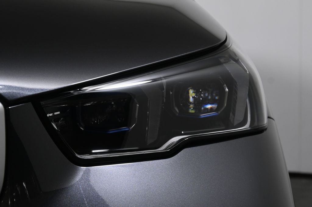 Thumbnail: 2026 BMW 5 Series - 11
