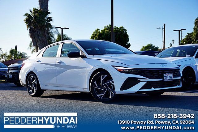 Serenity White 2025 Hyundai Elantra SEL Sport FWD Sedan Front-Wheel Drive Continuously Variable Transmission
