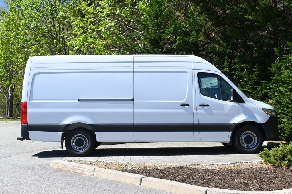 2025 Mercedes-Benz Sprinter 2500 8