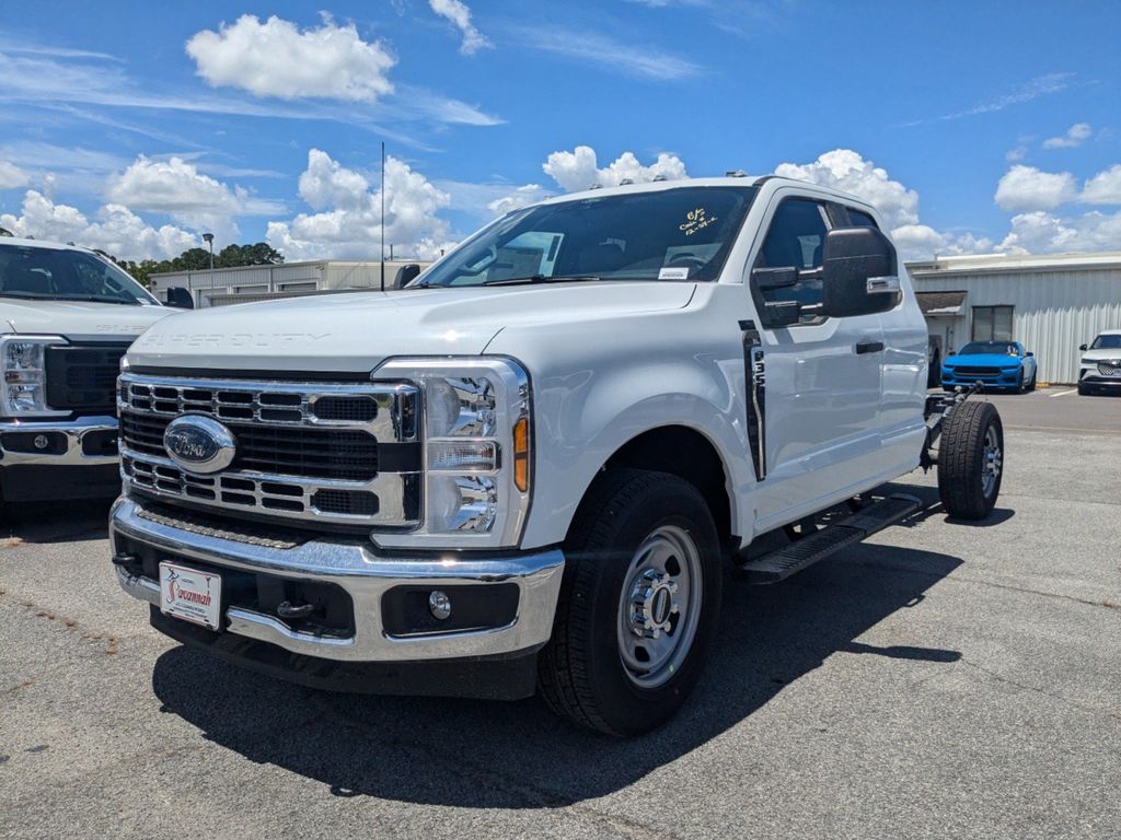 2025 Ford F-350 Super Duty XL