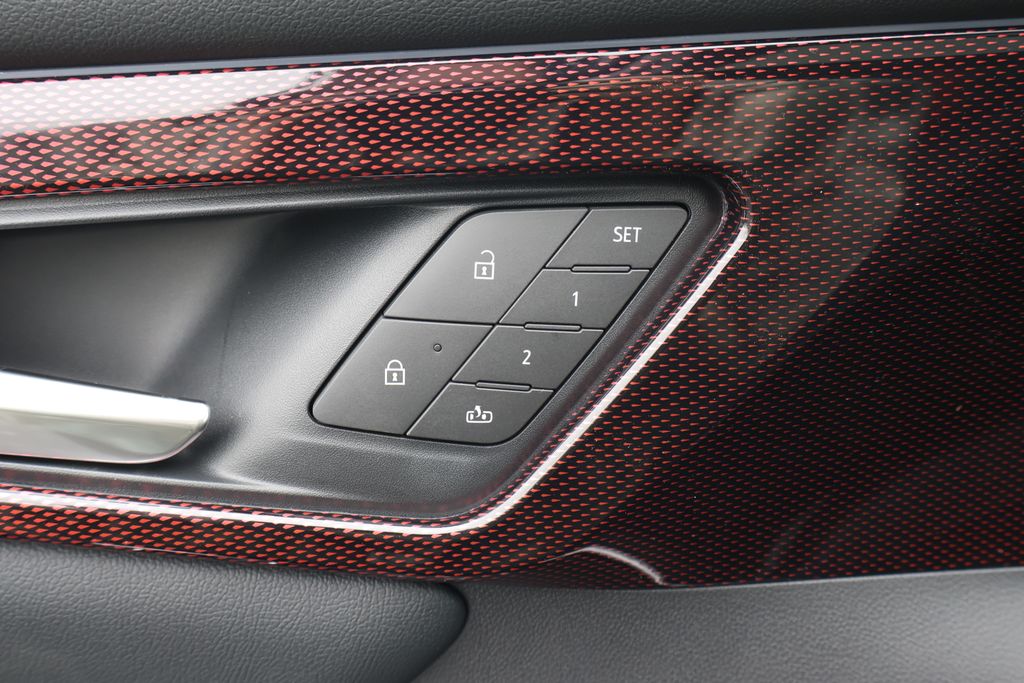2025 Chevrolet Traverse RS 16