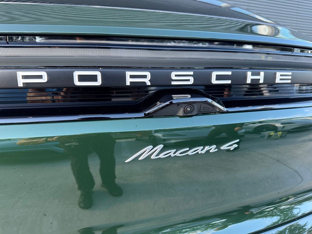 2024 Porsche Macan T 12