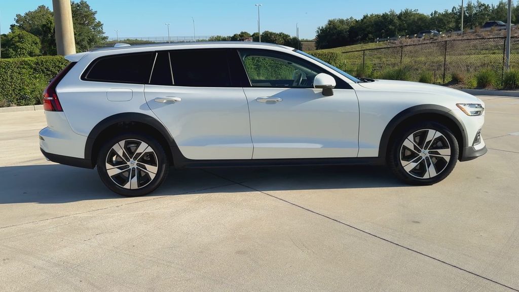 Thumbnail: 2022 Volvo S60 - 9