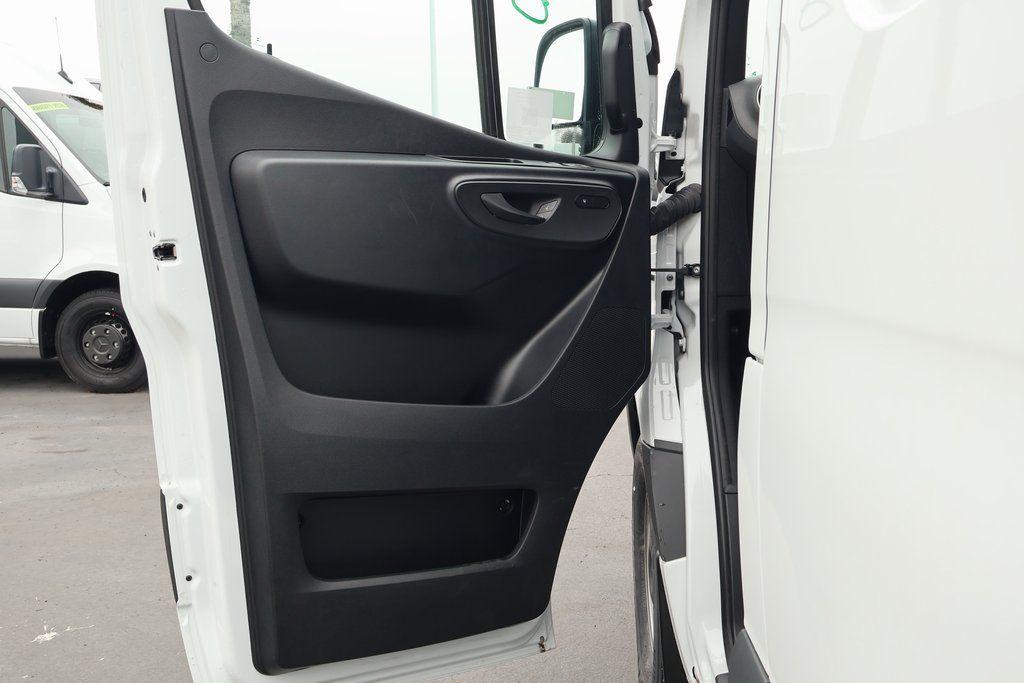 Thumbnail: 2025 Mercedes-Benz eSprinter - 6