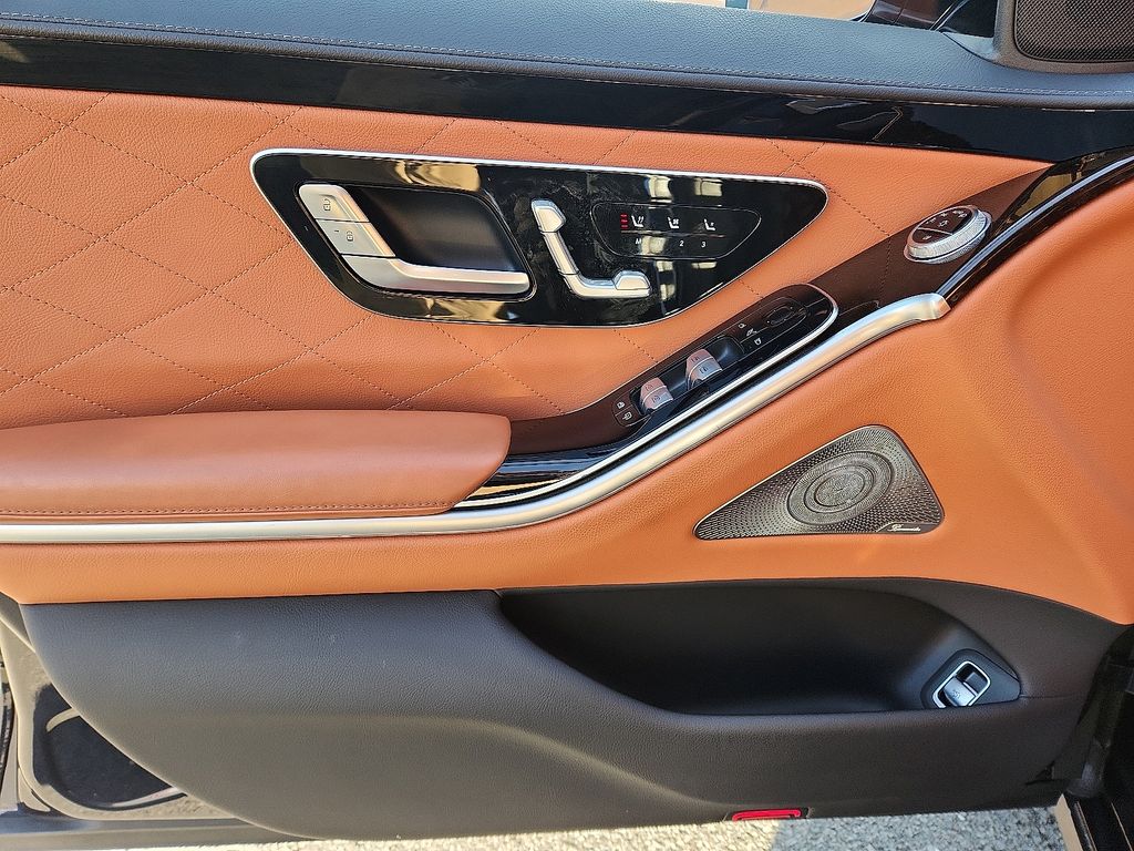 Thumbnail: 2022 Mercedes-Benz S-Class - 12