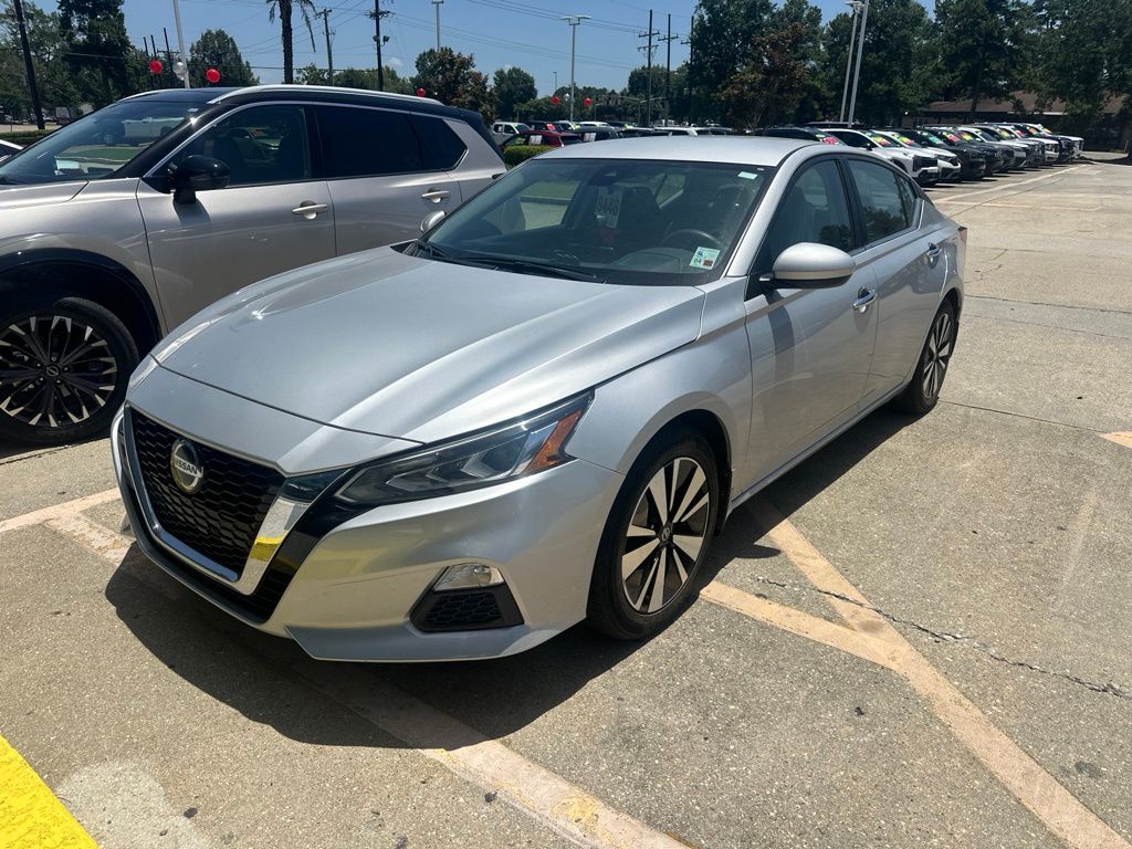 Brilliant Silver Metallic 2021 Nissan Altima Sedan Front-Wheel Drive Continuously Variable Transmission