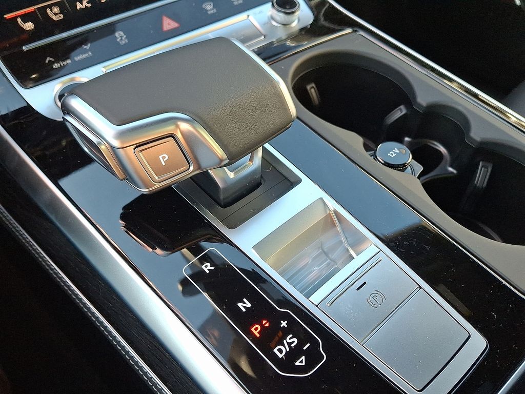 Thumbnail: 2026 Audi Q7 - 12