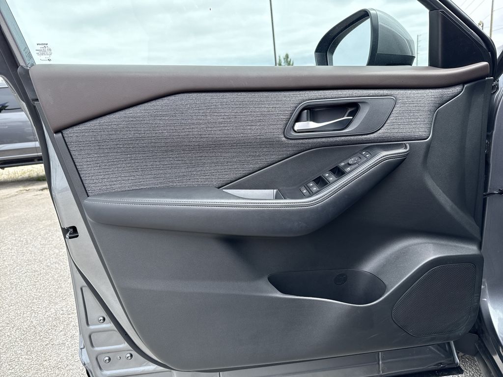 2023 Nissan Rogue SV - 9