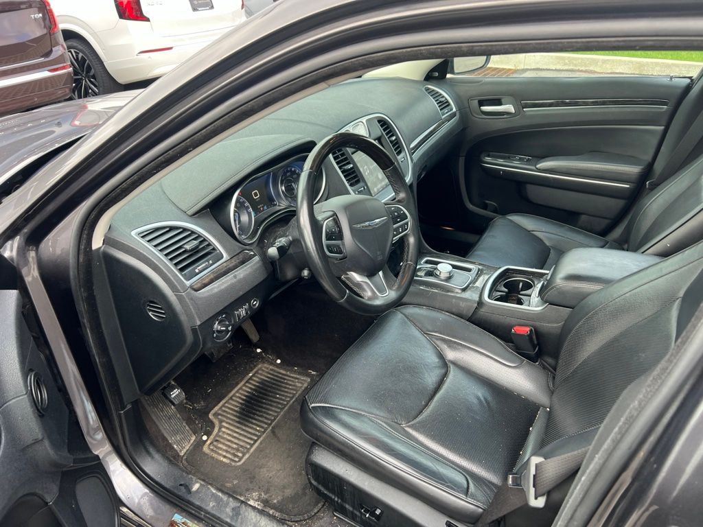 Used 2018 Gray Chrysler Limited image 8