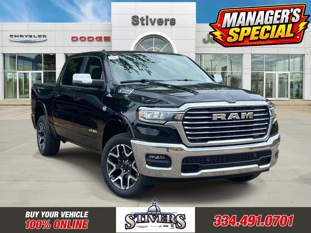 Diamond Black Crystal Pearlcoat 2026 RAM 1500 Pickup Truck Four-Wheel Drive 8-Speed Automatic