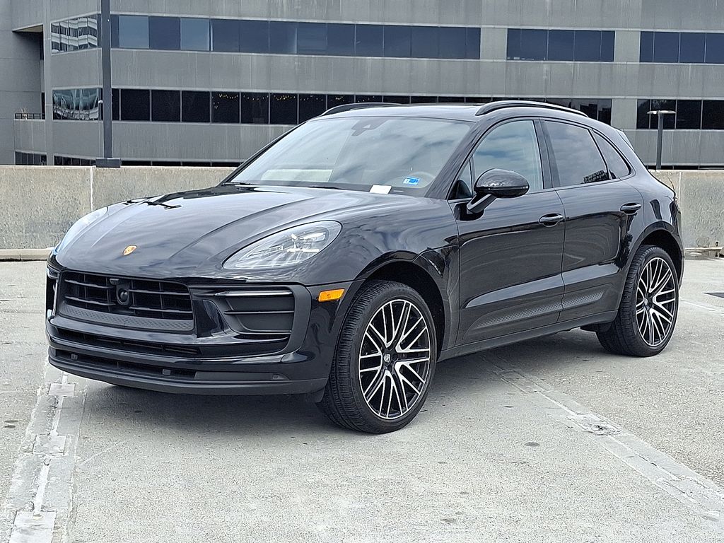 Thumbnail: 2022 Porsche Macan - 1