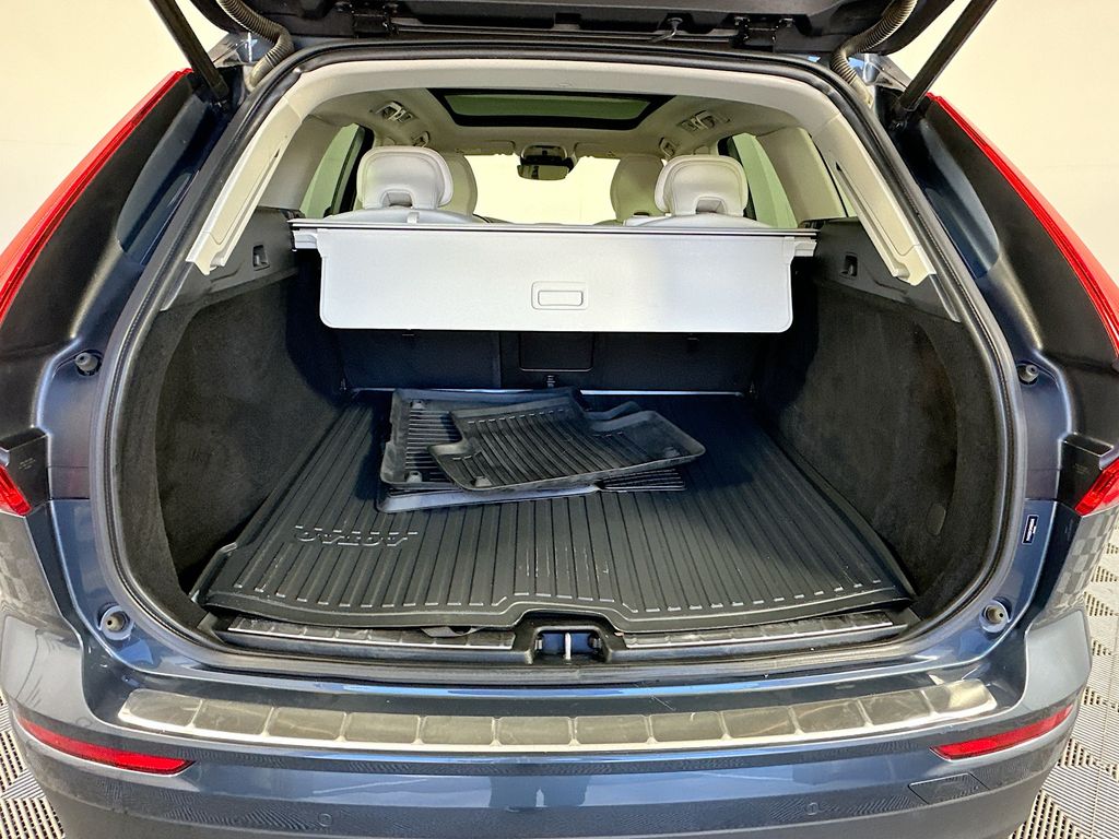 Thumbnail: 2021 Volvo XC60 - 26