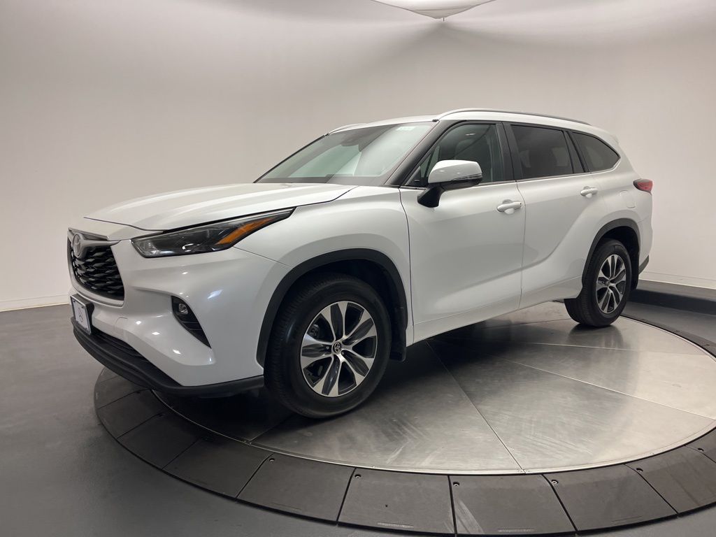 Thumbnail: 2023 Toyota Highlander - 3