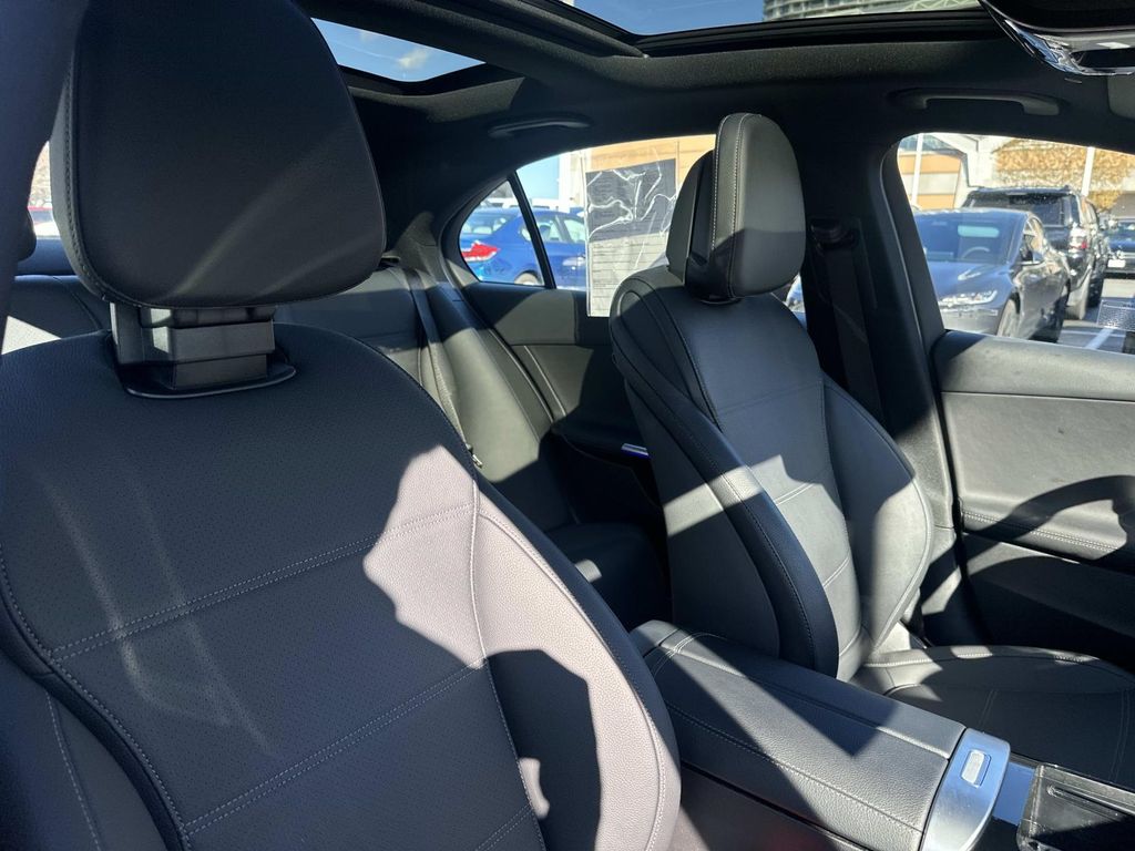 Thumbnail: 2025 Mercedes-Benz C-Class - 23