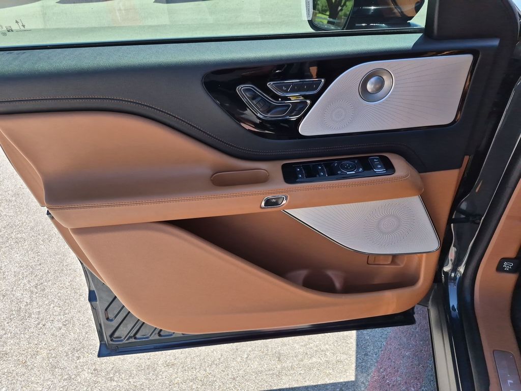 Used Car 2023 Lincoln Aviator  Black Label For Sale Under $60,000 In Austin, Texas