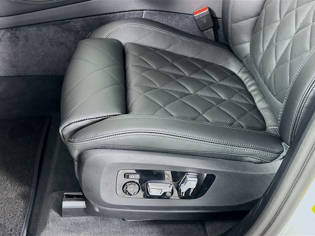 Thumbnail: 2026 BMW X5 - 21