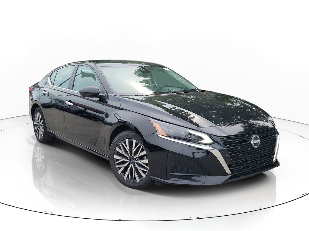 Super Black Clearcoat 2025 Nissan Altima Sedan Front-Wheel Drive Continuously Variable Transmission