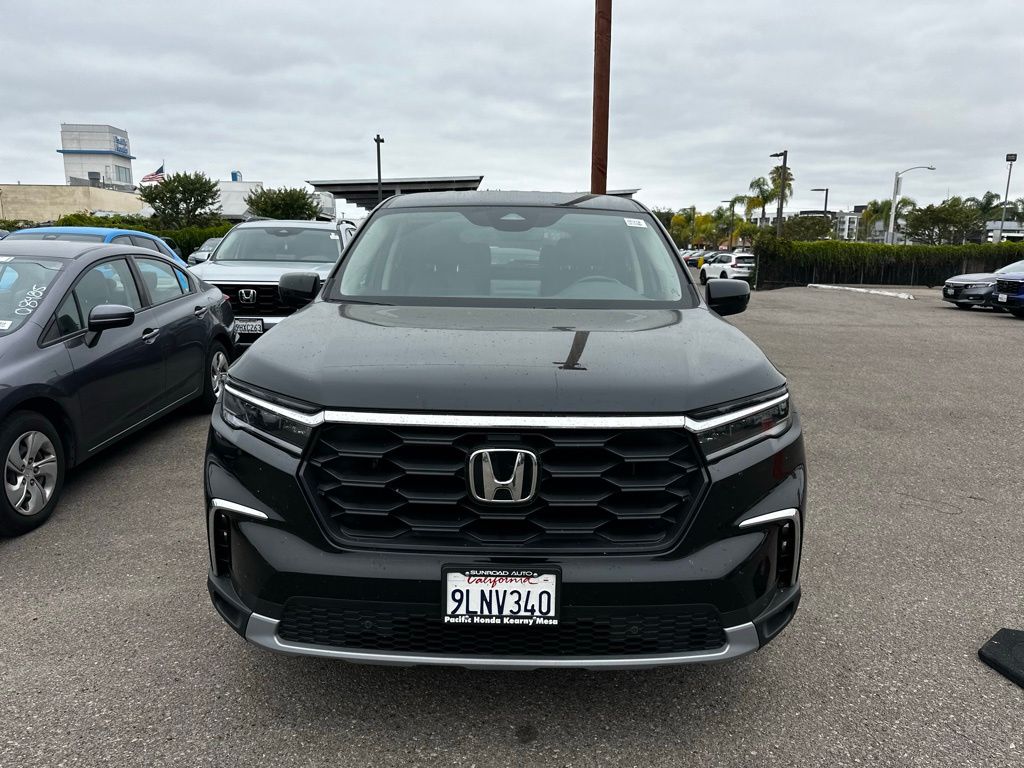 View vehicle photo 4