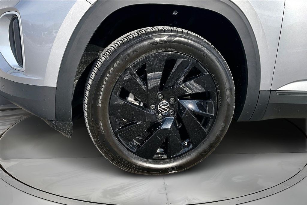 New 2026 Silver Volkswagen 2.0T SE w/Technology image 12