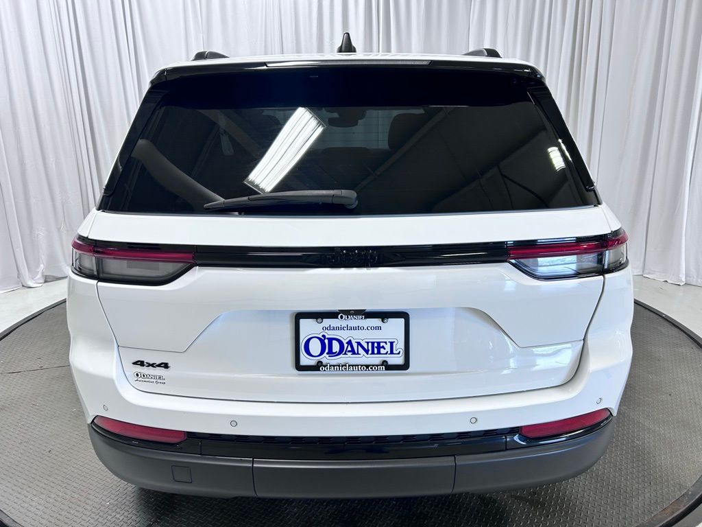used 2023 Jeep Grand Cherokee car, priced at $32,990