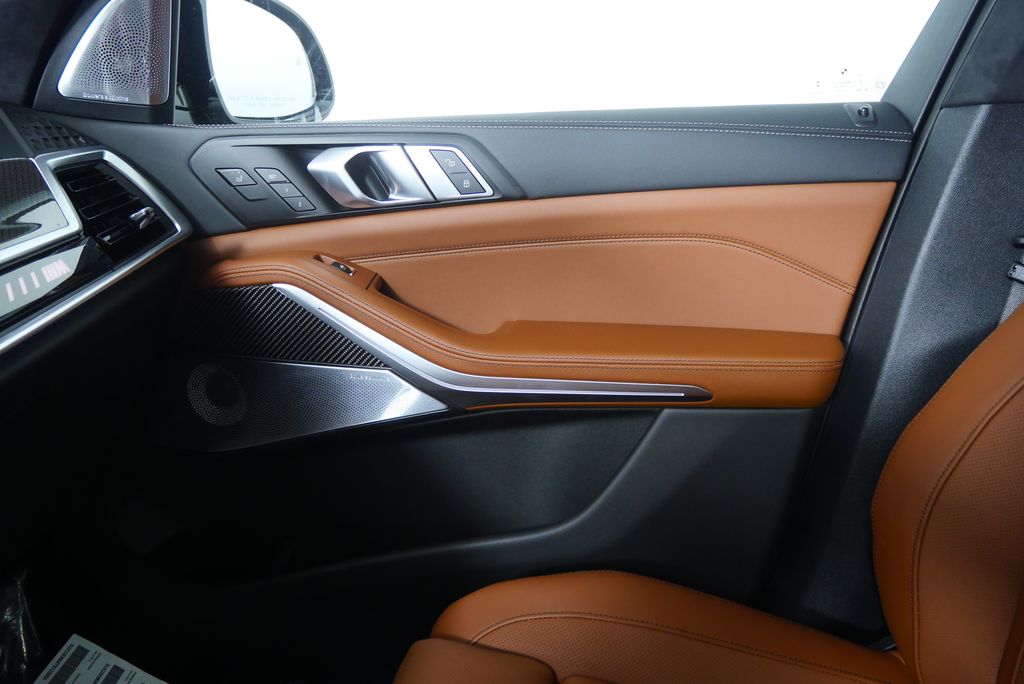 Thumbnail: 2026 BMW X7 - 27