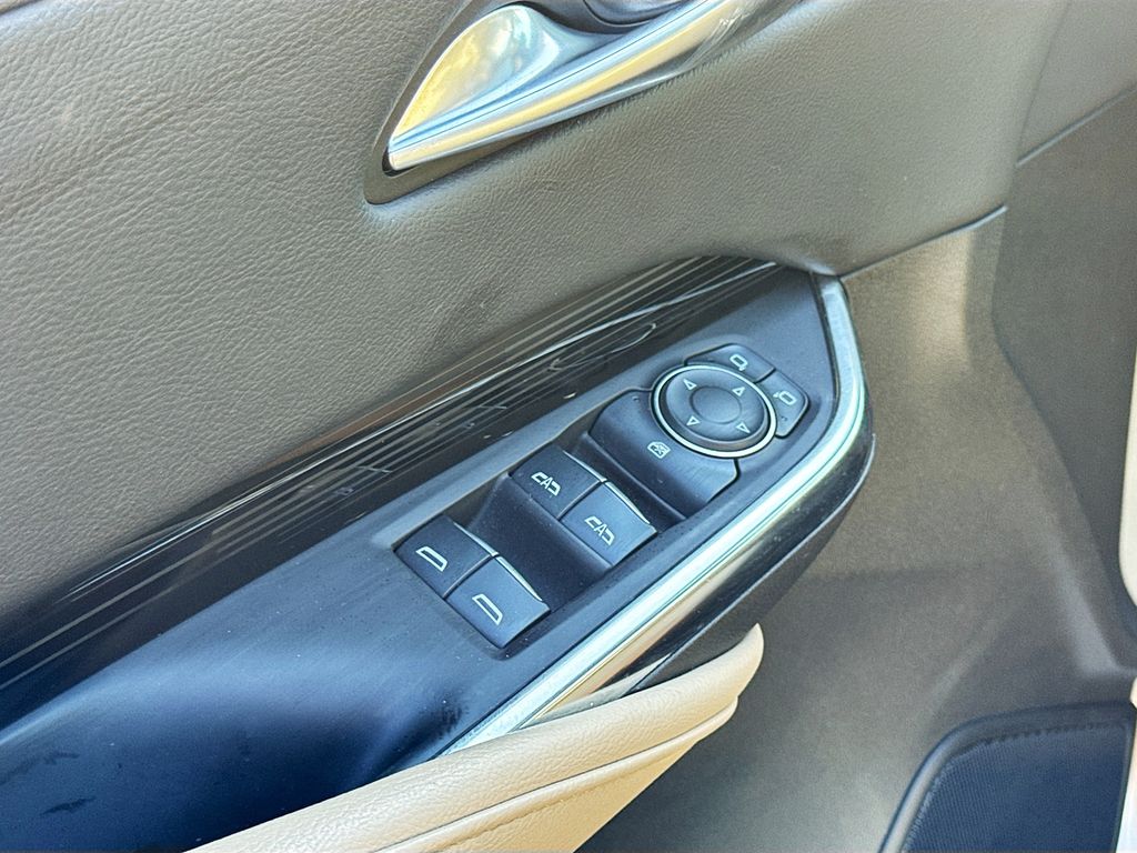Used 2024 Silver Cadillac Luxury image 17
