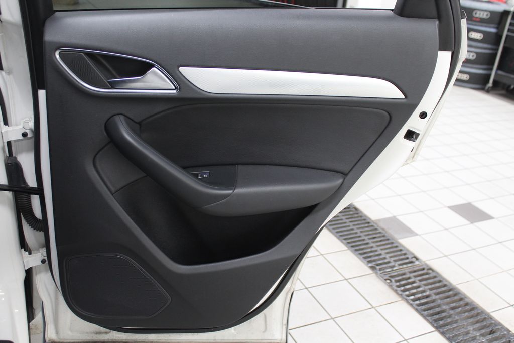 Thumbnail: 2016 Audi Q3 - 29