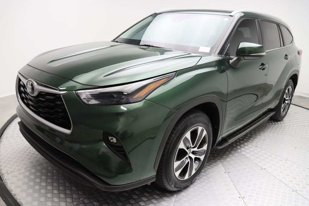 2023 Toyota Highlander XLE 2