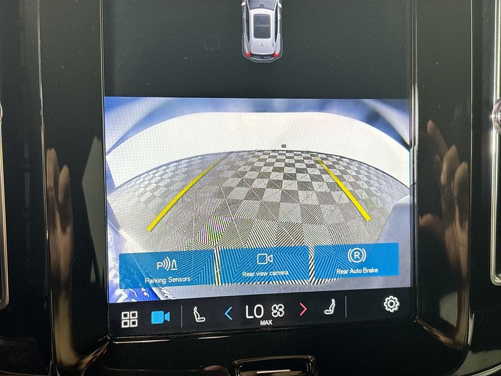 2025 Volvo XC40 B5 Core