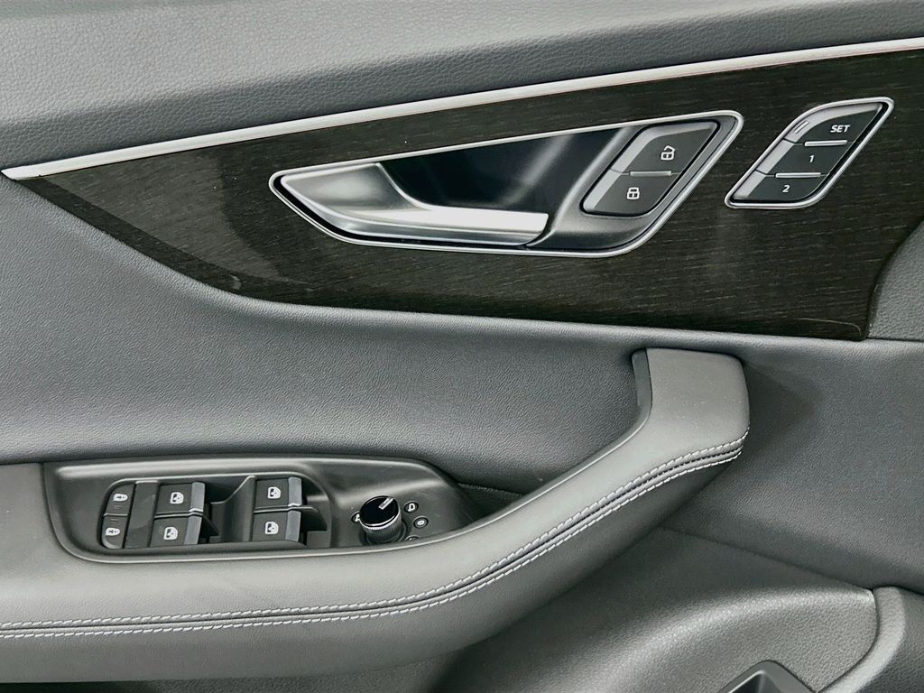 Thumbnail: 2026 Audi Q7 - 22