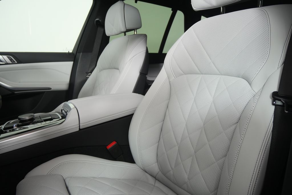 Thumbnail: 2026 BMW X5 - 10