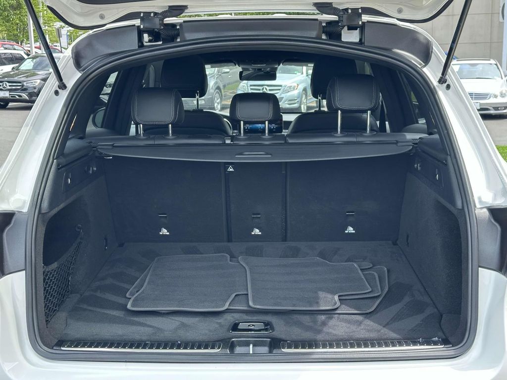 2022 Mercedes-Benz GLC 300 21