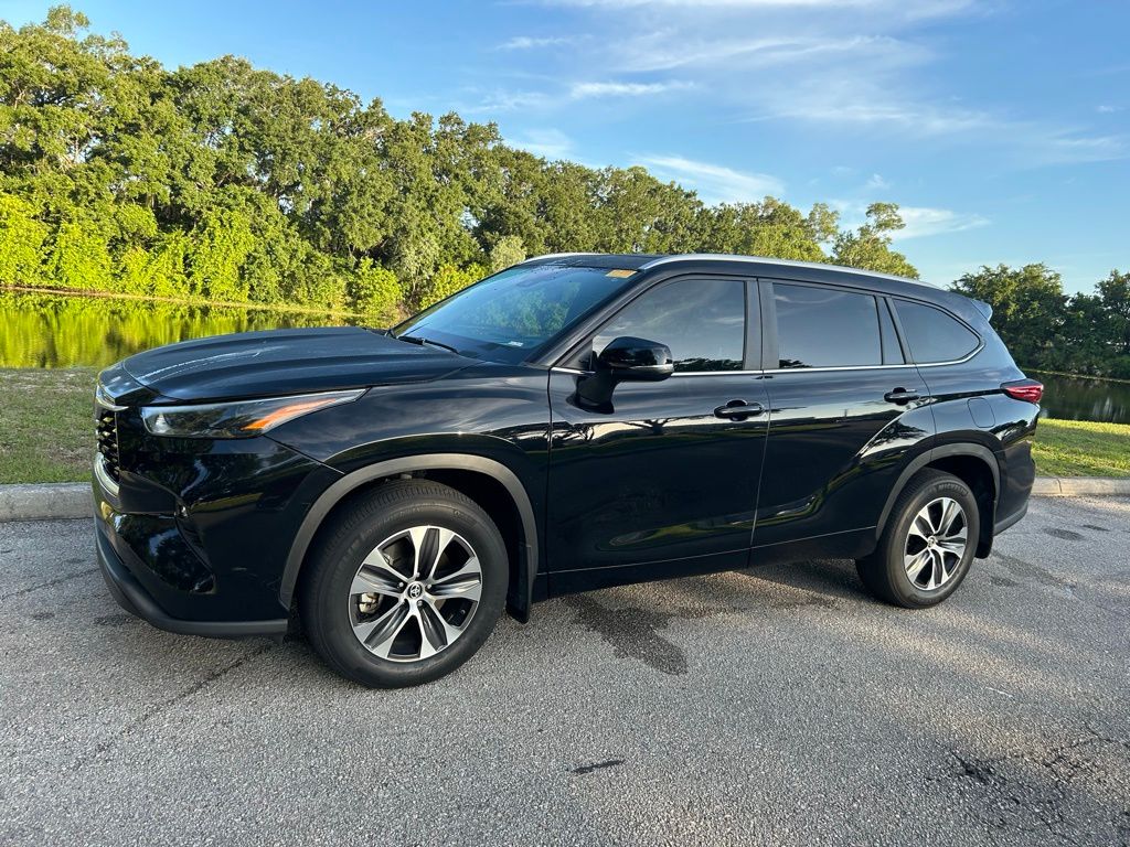 Thumbnail: 2023 Toyota Highlander - 2