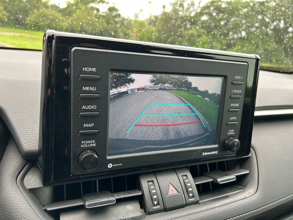 2020 Toyota RAV4 XLE Premium 26