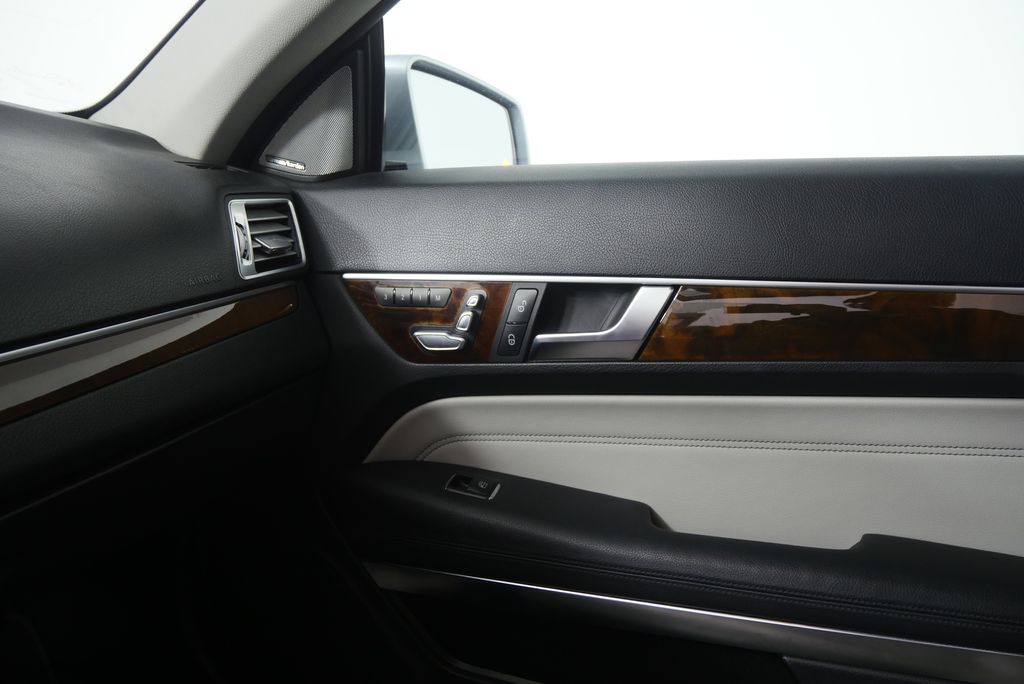 Thumbnail: 2014 Mercedes-Benz E-Class - 13