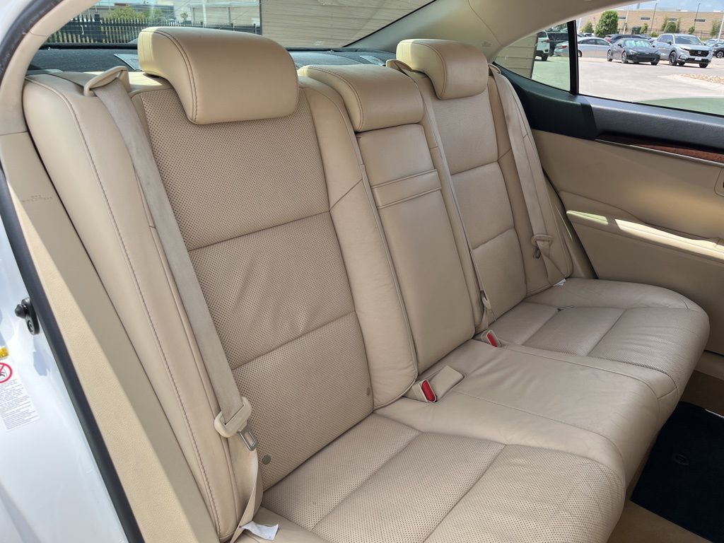 Thumbnail: 2013 Lexus ES - 27