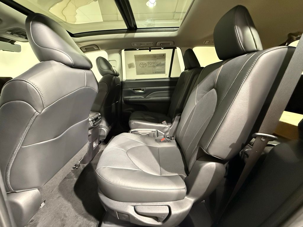 Thumbnail: 2026 Toyota Grand Highlander - 20