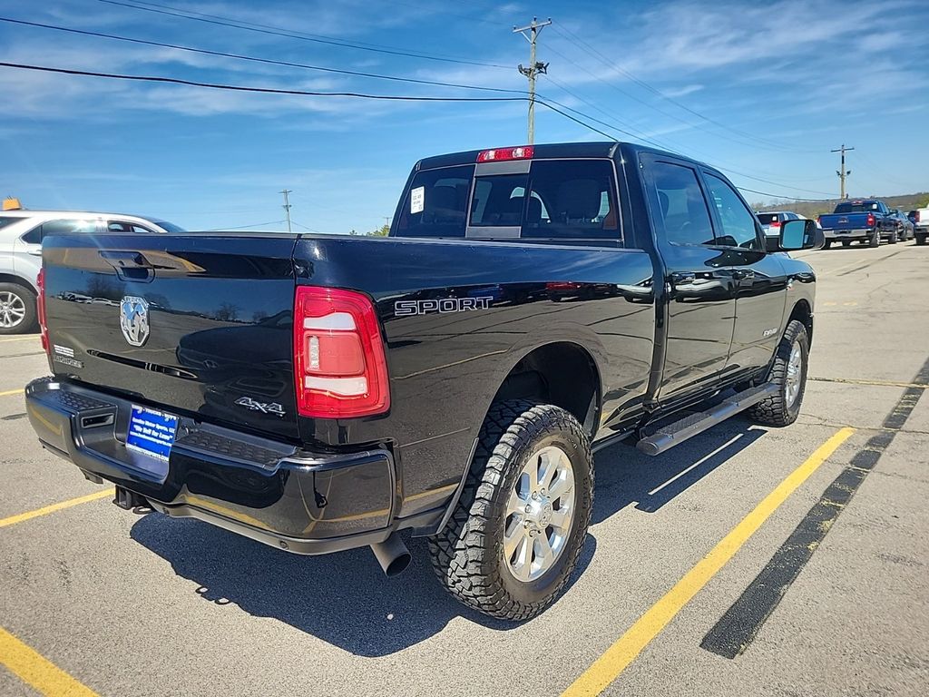 View vehicle photo 7