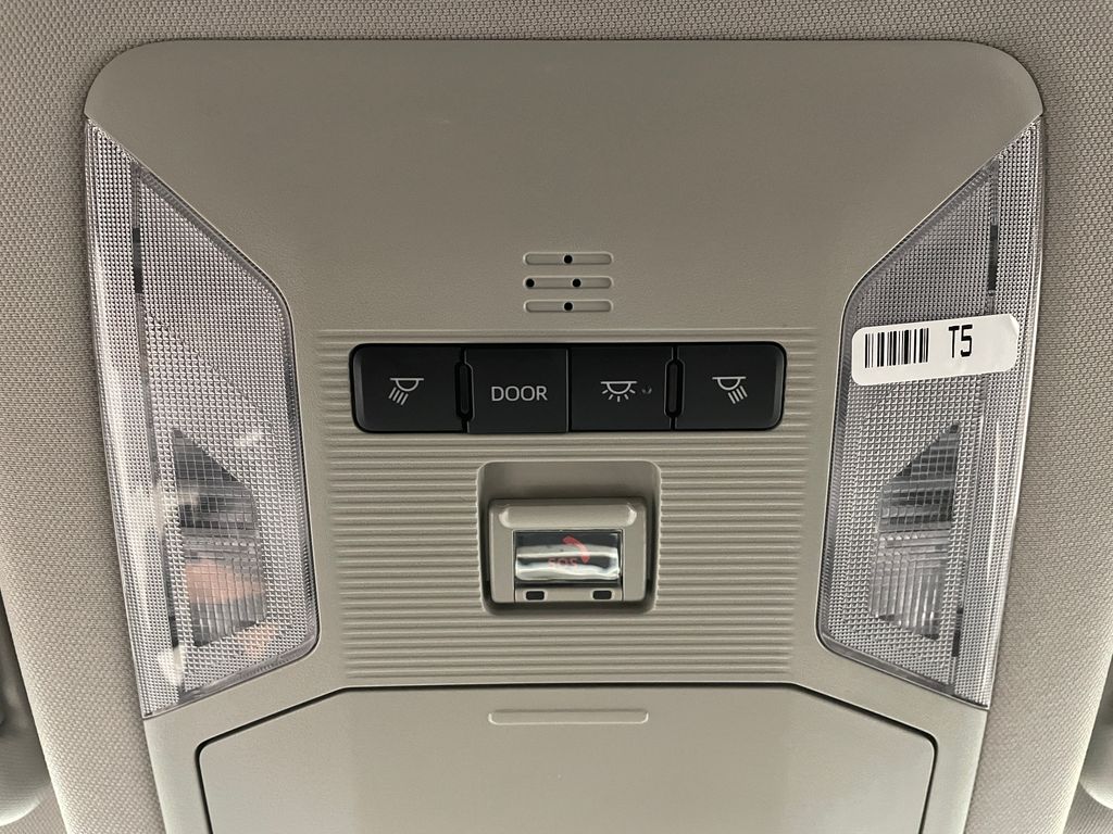 2023 Toyota RAV4 XLE 31