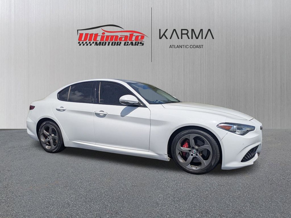 Alfa White 2018 Alfa Romeo Giulia RWD Sedan Rear-Wheel Drive 8-Speed Automatic