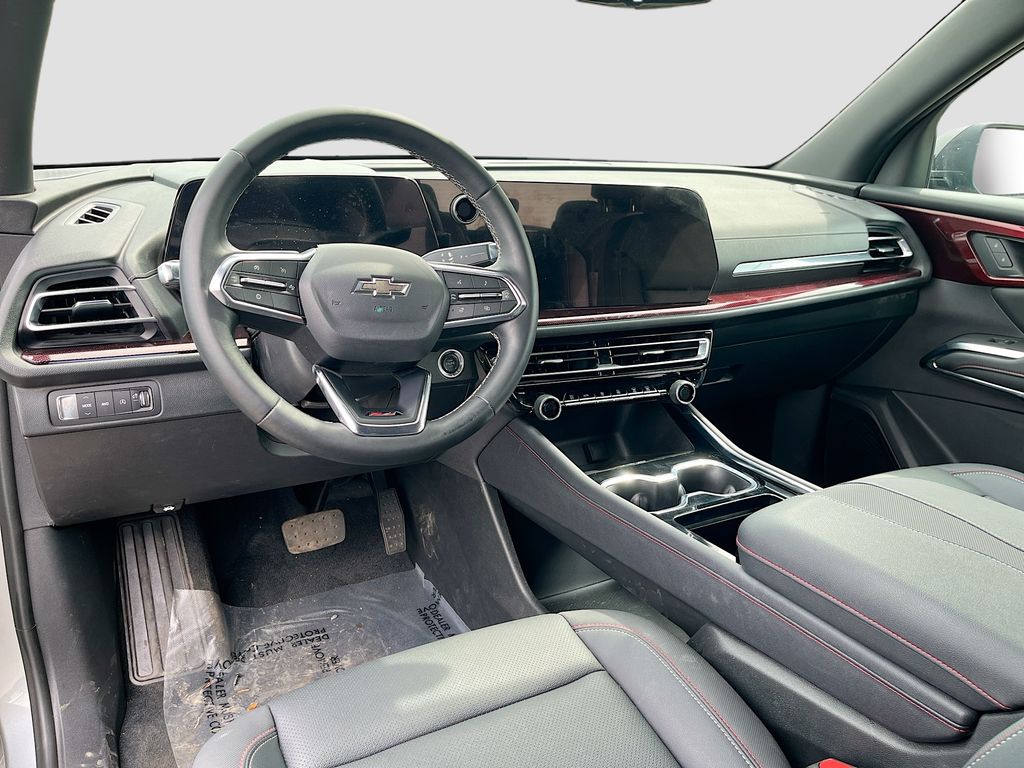 Used 2025 Gray Chevrolet Z71 image 23