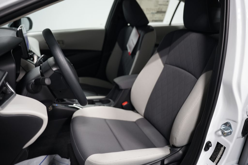 2025 Toyota Corolla LE 24