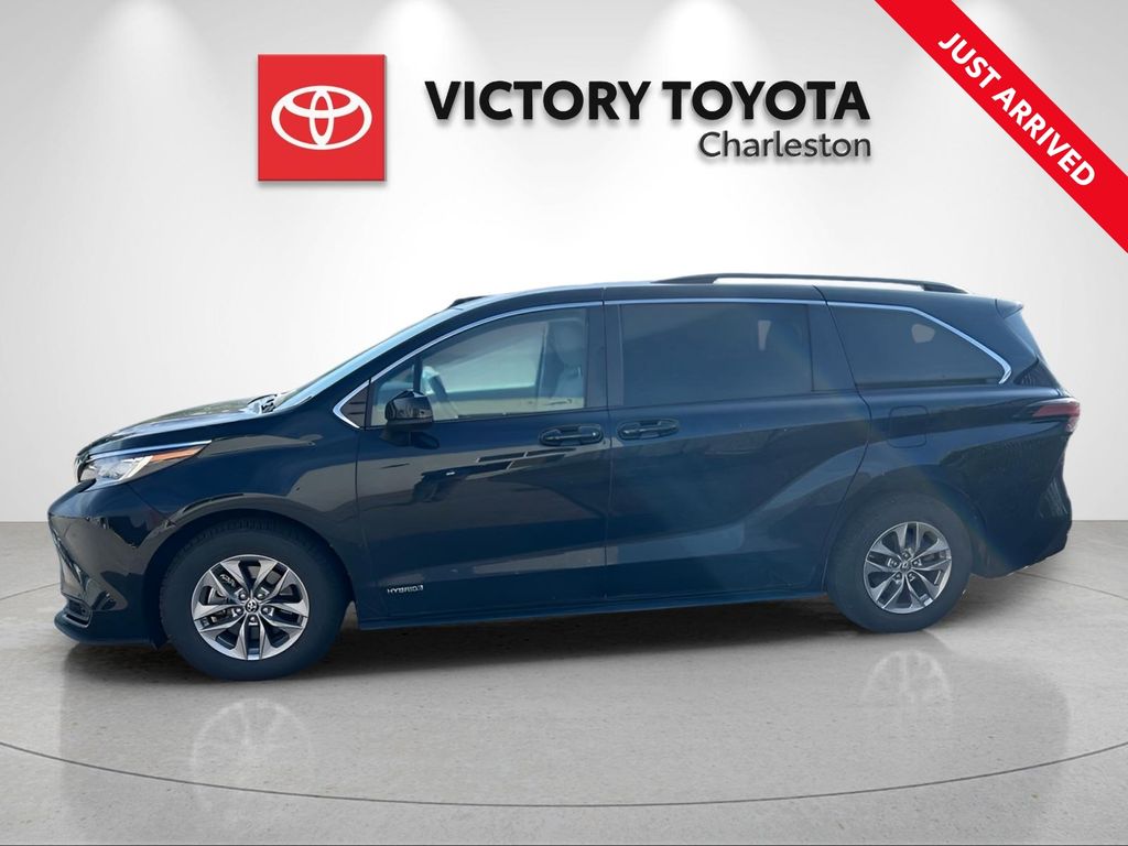 2021 Toyota Sienna LE 8-Passenger FWD